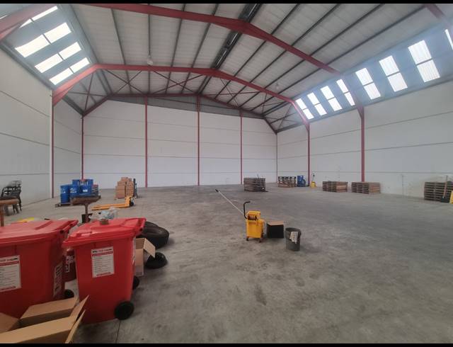 500M² WAREHOUSE TO LET IN PHILIPPI